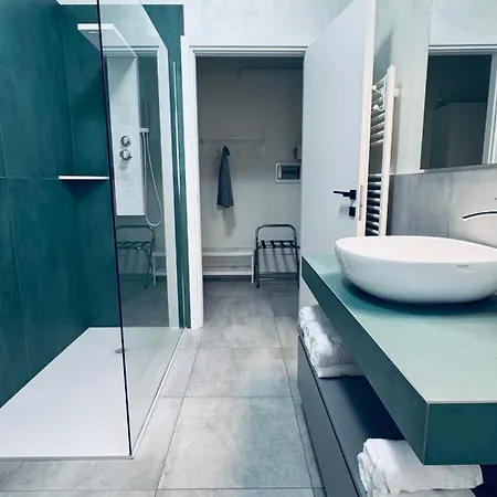 Crystal's House * 佩斯基耶拉德加达